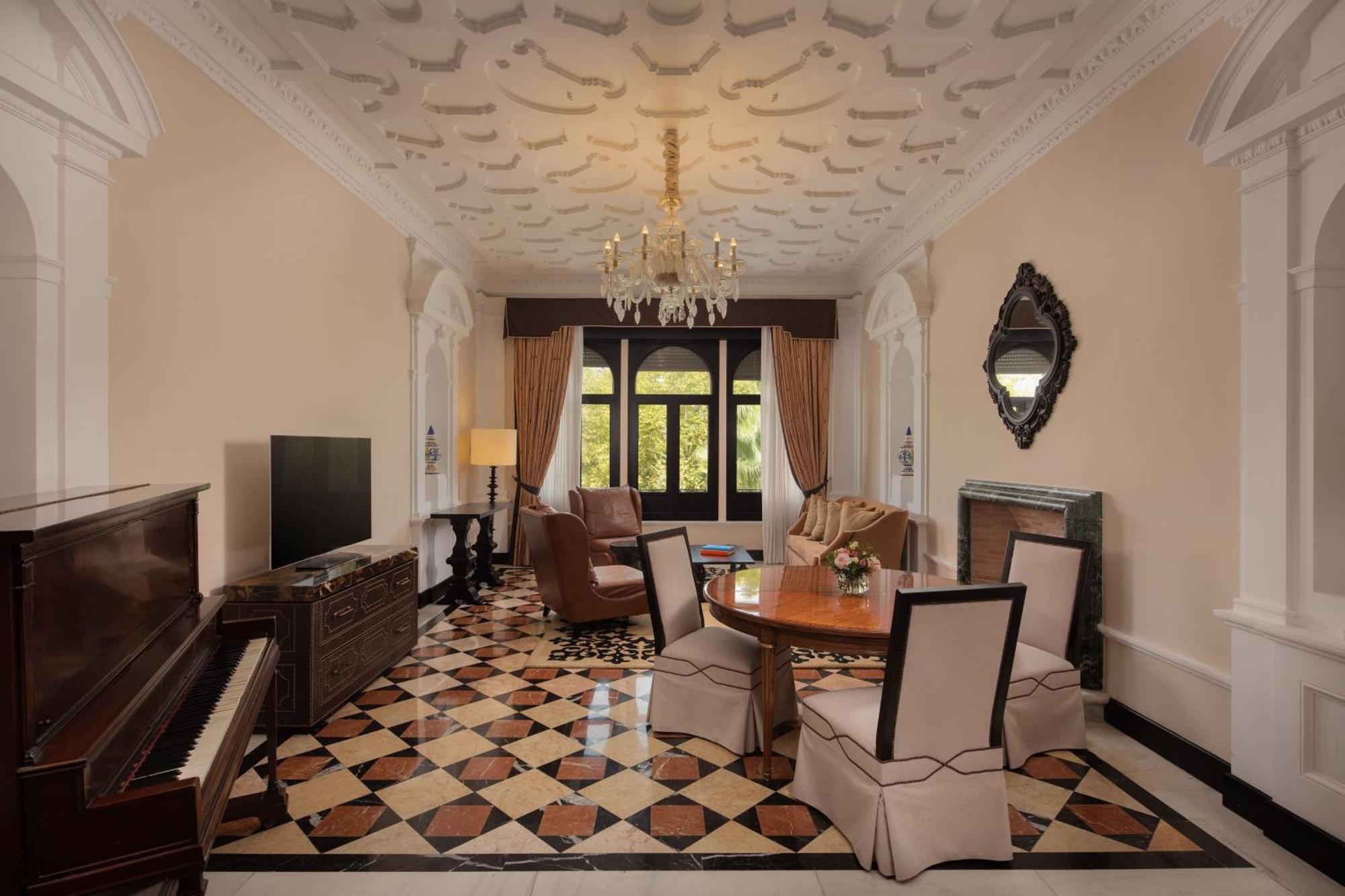 Hotel Alfonso Xiii, A Luxury Collection Hotel, Siviglia Esterno foto A suite at the hotel