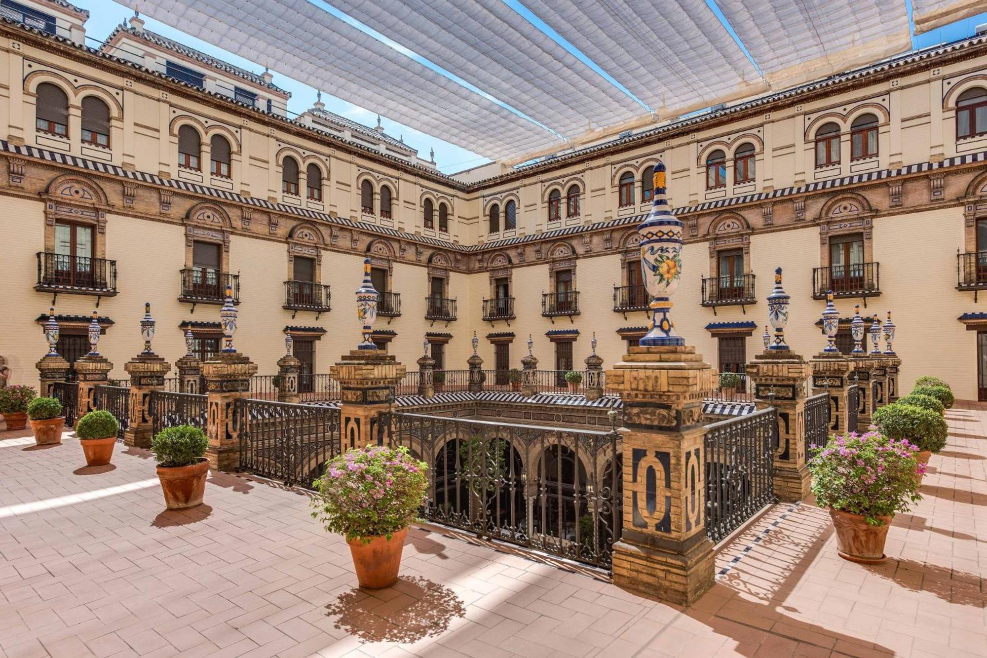 Hotel Alfonso Xiii, A Luxury Collection Hotel, Siviglia Esterno foto Patio of the Palace of Medinaceli