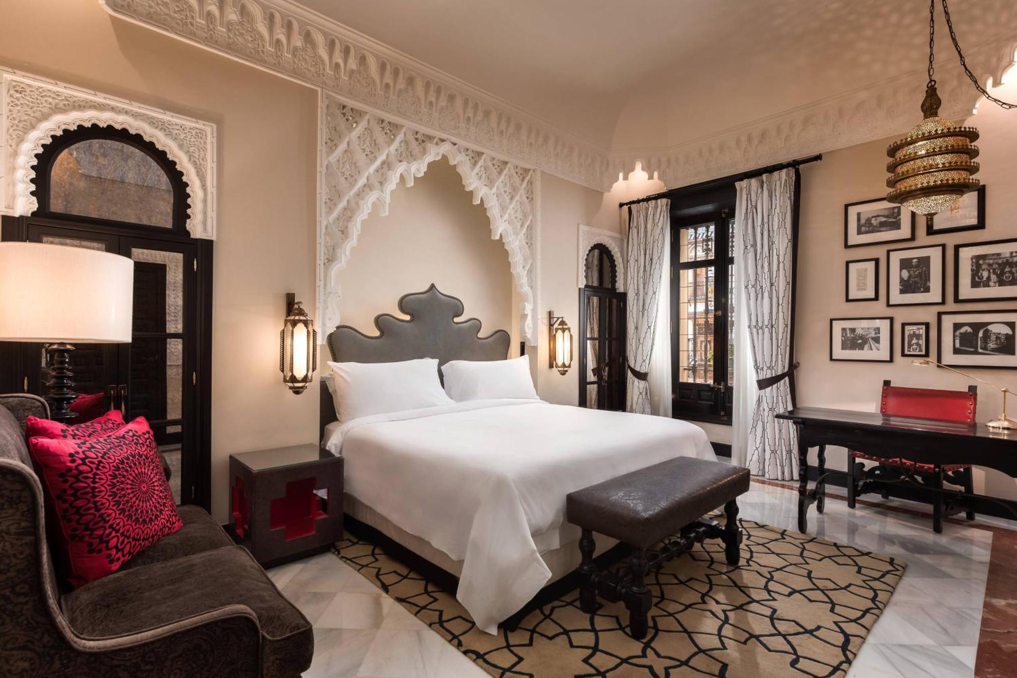 Hotel Alfonso Xiii, A Luxury Collection Hotel, Siviglia Esterno foto A bedroom at the Taj Mahal Palace